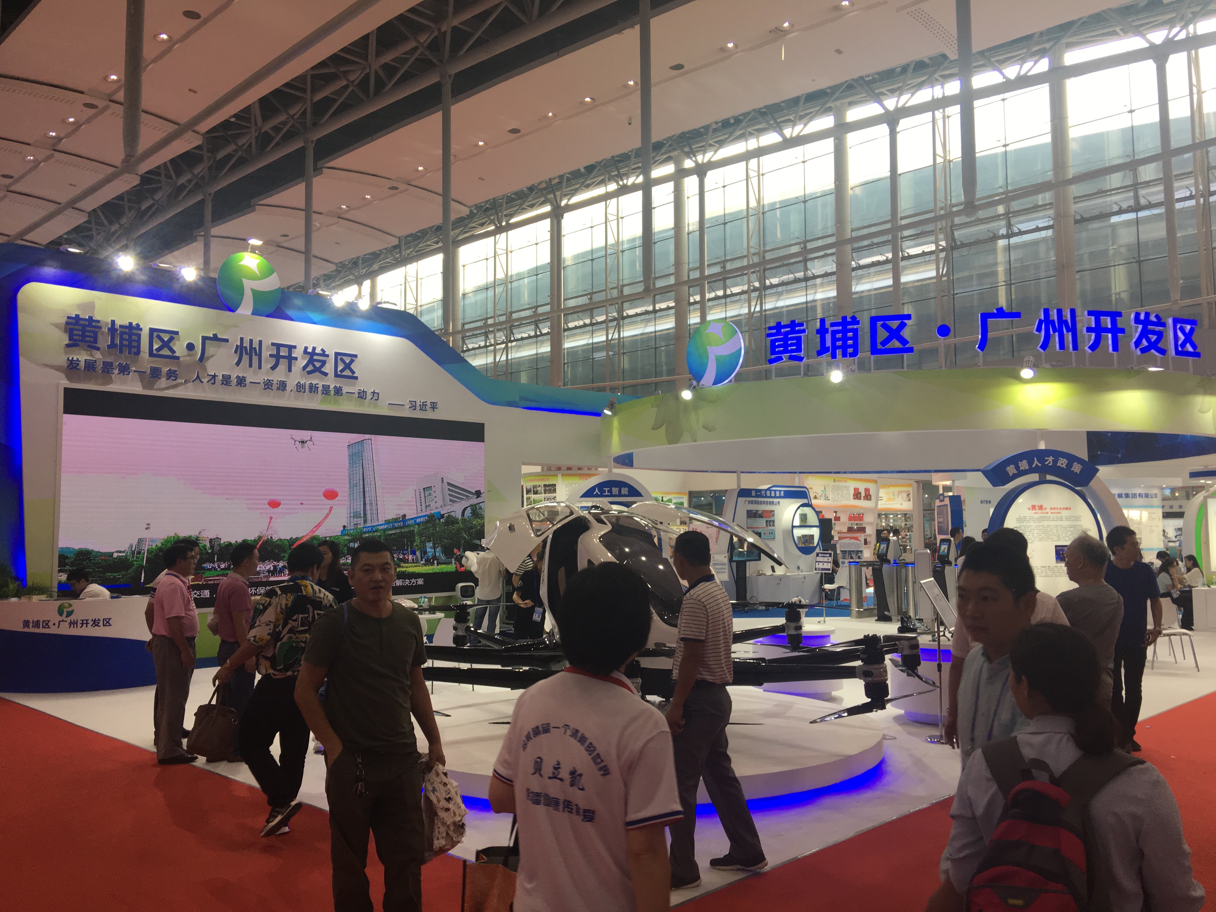 展台设计||如何让展会上的服务更专业？