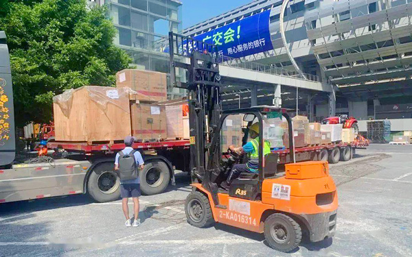暖光对母婴用品展台搭建设计的亲和力影响有多大？