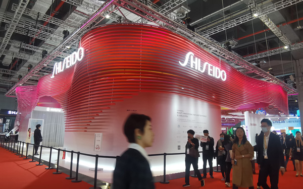 在广州展览会布展中，如何快速处理展台摇晃问题？